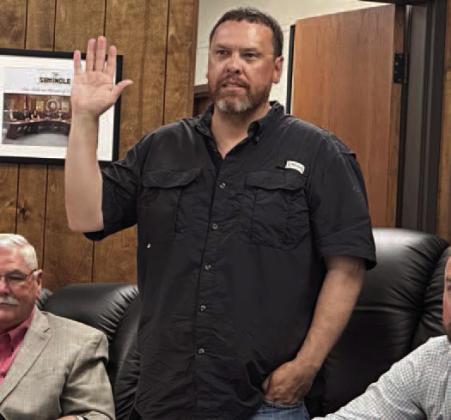 During the Board of Trustees' regular meeting on Monday evening, Chad Rosalez, an at-large member of the Seminole ISD Board, was formally sworn into oce. (Sentinel photo/ Jessenia Balderas)